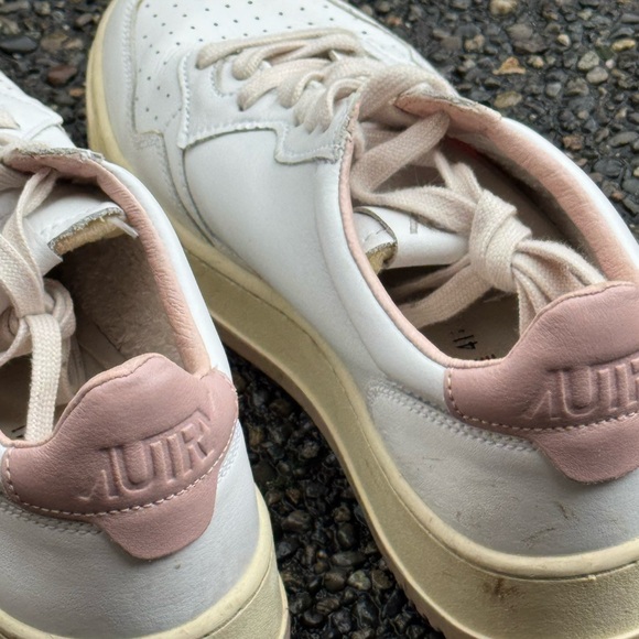 Women’s white leather Autry sneakers! - Picture 3 of 4